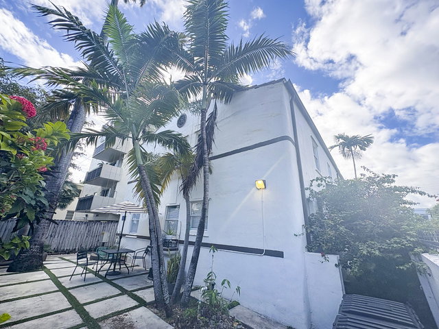 Cromwell Condominium photo 2